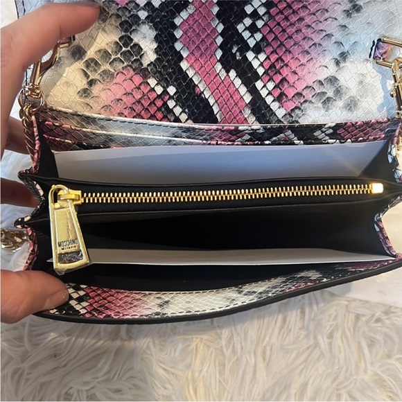 Moschino Pink and Black Crossbody Bag with Gold Chain - Picture 4 of 7